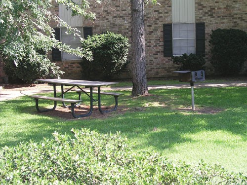 Colonial Plaza Apartments